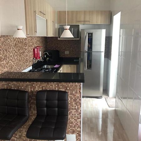 Apartamento Proximo A Praia Da Enseada Гуаружа Экстерьер фото